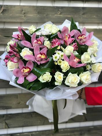 Букет цветов из: Розы и Хризантемы в Головково