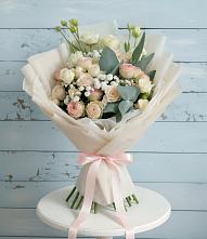 Букет цветов из:  Розы и Лизиантусы в Головково