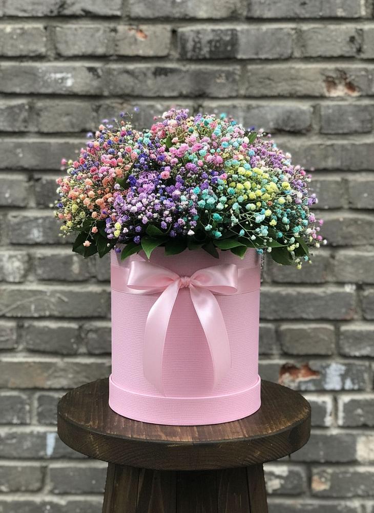 Цветочная композиция из Гипсофила и Розы в шляпной коробке в Головково