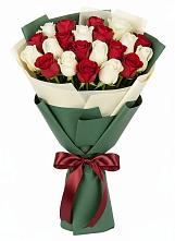 Букет Микс из красных и белых роз в Головково