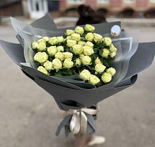 Букет Белые кустовые розы Солинеро в Головково