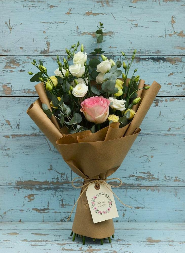 Букет цветов из: Розы и Лизиантусы в Головково