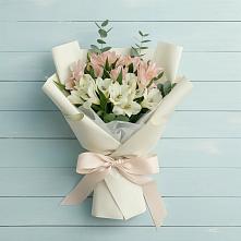 Букет цветов из:  Альстромерии в Головково