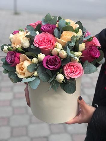 Цветочная композиция из Розы в шляпной коробке в Головково