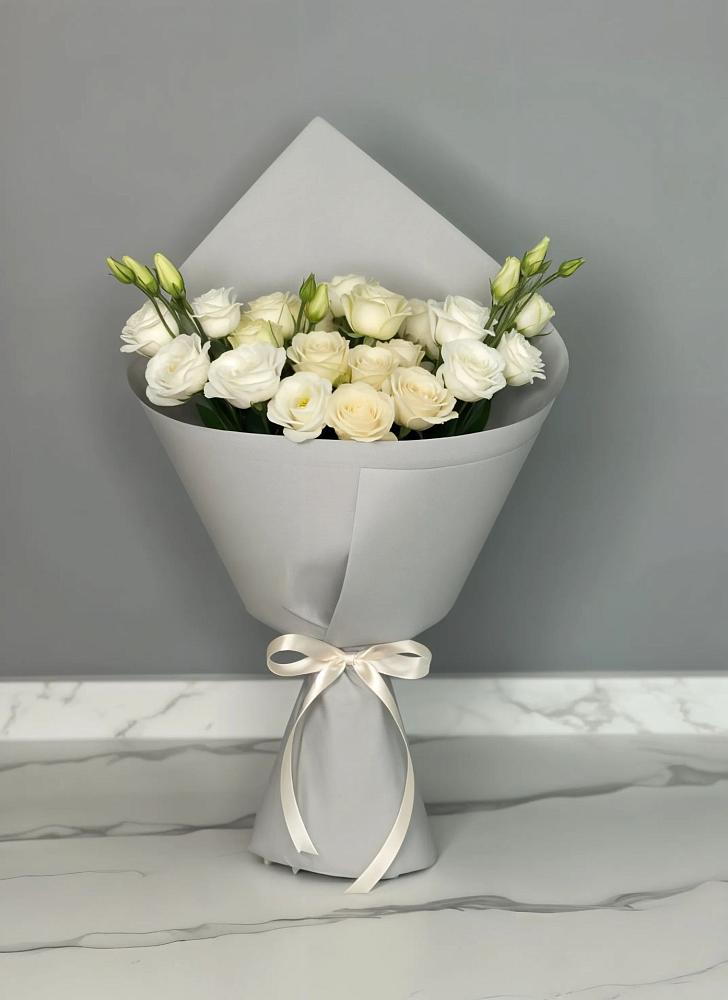 Букет цветов из: Розы и Лизиантусы в Головково