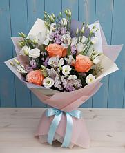Букет цветов из:  Лизиантусы, Розы, Альстромерии и Гипсофила в Головково