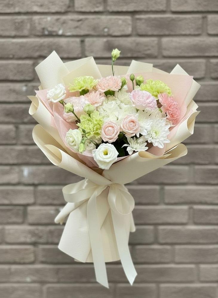 Букет цветов из: Гвоздики, Розы, Лизиантусы и Хризантемы в Головково