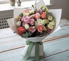 Букет цветов из:  Розы, Лизиантусы и Гвоздики в Головково