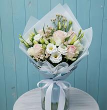 Букет цветов из:  Розы и Лизиантусы в Головково