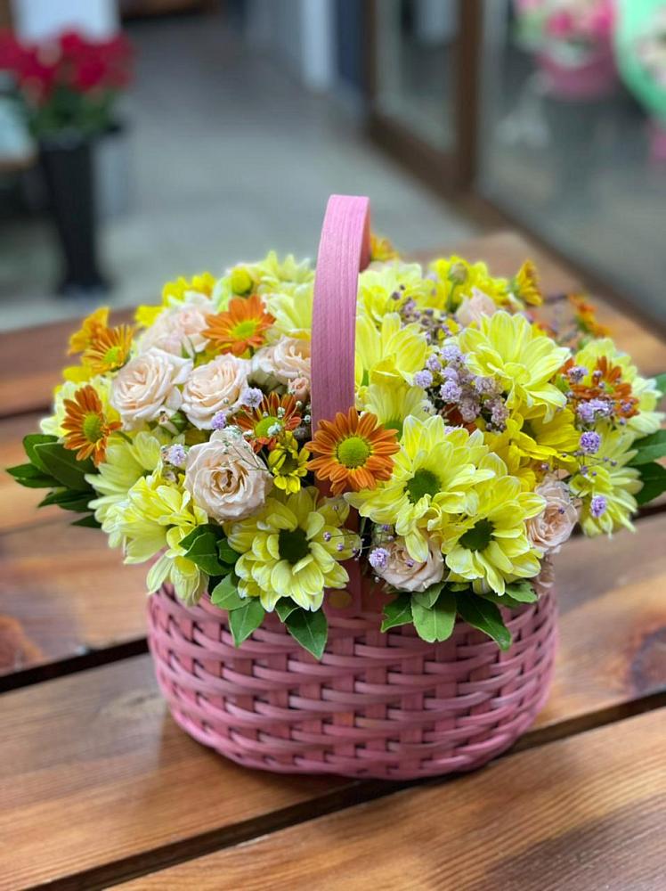 Цветочная композиция из Хризантемы и Розы в корзине в Головково