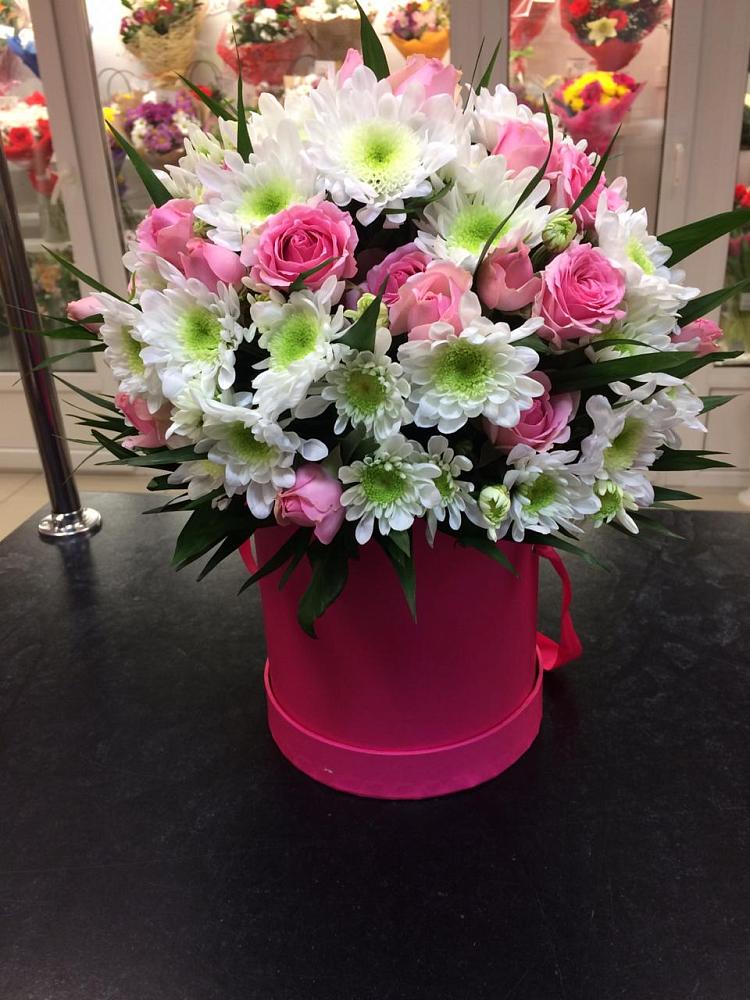 Цветочная композиция из Розы и Хризантемы в шляпной коробке в Головково