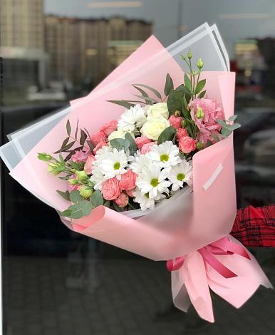 Букет цветов из: Розы, Лизиантусы и Хризантемы в Головково