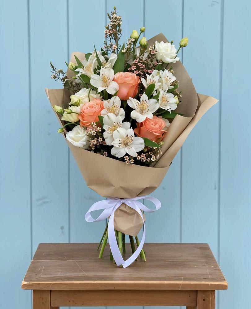 Букет цветов из: Альстромерии, Лизиантусы, Розы и Хризантемы в Головково