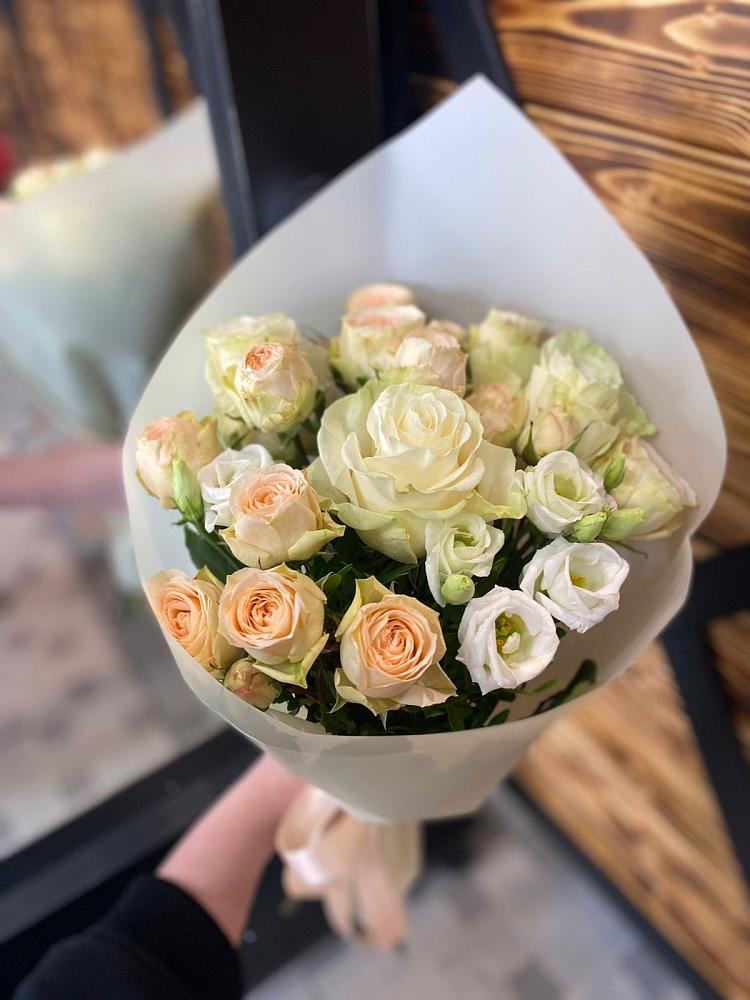 Букет цветов из: Розы и Лизиантусы в Головково